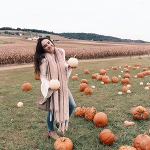 Meet your Posher, Nicole